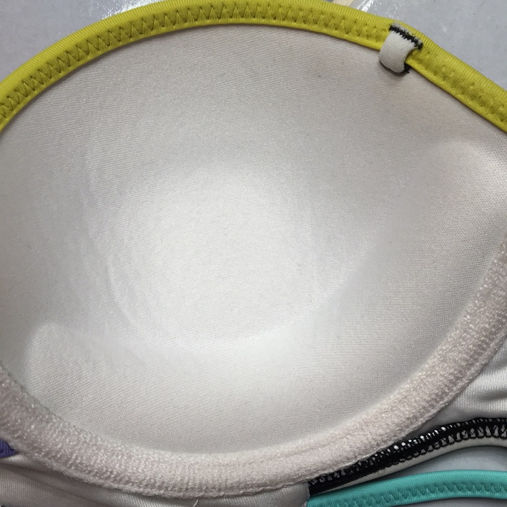 Victoria’s Secret bikini top - Picture 3 of 5